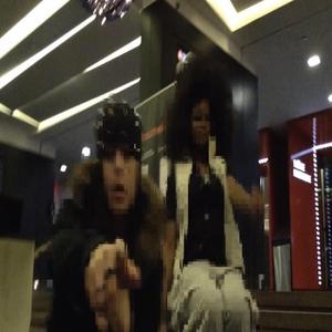 célébrité (feat. Roxxiokane)