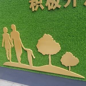 时雨，她心的杯中荡洒的青春