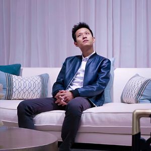 物是人非