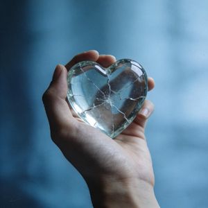 假装不痛了#百万奖金AI创作大赛+主题一