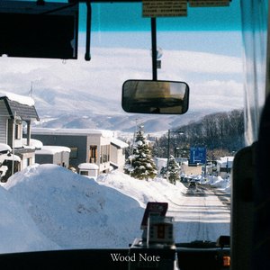 창문을 넘은 바람이 커튼을 흔들때