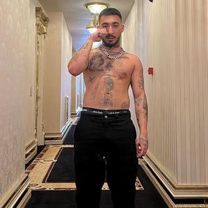 Erkek adam hisseder