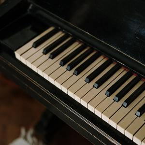 黑色钢琴