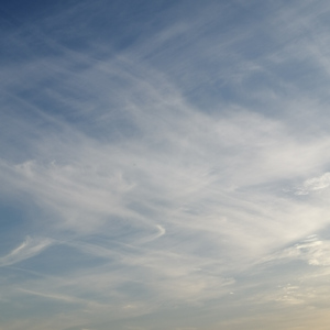 この青い空に溶ける