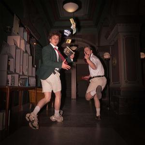 Pillerit ja monsterit (feat. Djangomayn)