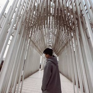 别去找被爱的证据