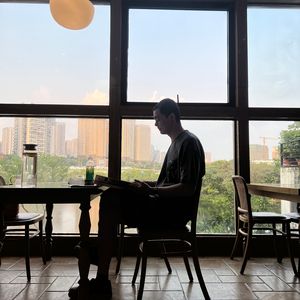 没有秋天的成都