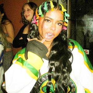 WaitForU (feat. ynsliljayy & lou)