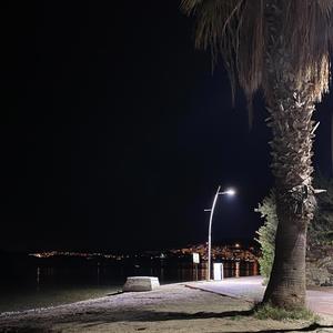 yüzünde yıldızlar.