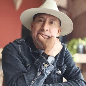 SIN VARO (feat. LUIS CERVANTES)