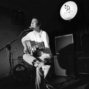 还是那只小小鸟