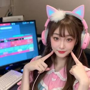 《鱼缸里的她》