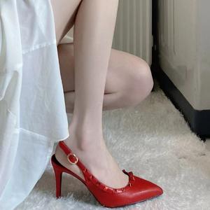 红色高跟鞋