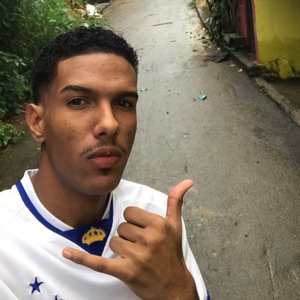 # NO TOQUE DA VOLVO PRETA