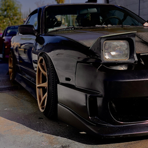 HOLLON (feat. W1$dom & Z8)