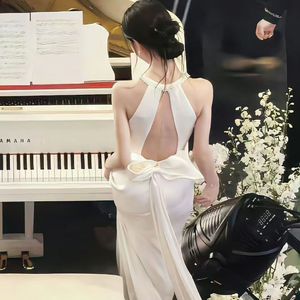 西湖烟雨，与君共伞