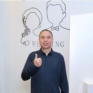 凭栏听雨到更阑