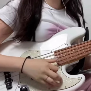 Slap Solo Bas (Guitar Melody)