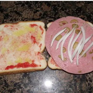 Sanguche de Mortadela