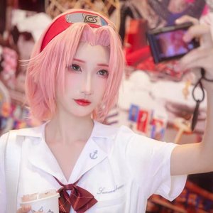 世界好吵，我们悄悄幸福就好