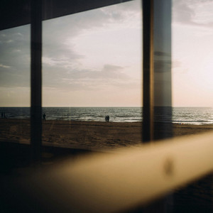 夜明けの海辺 (黎明之滨)