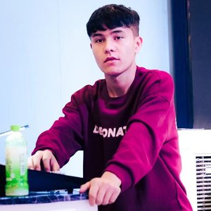 Ak  Palay（翻自 Alkutjan-Yasen）