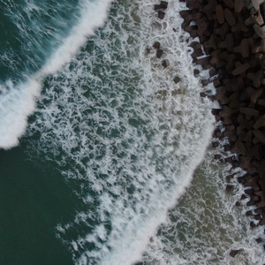 沉进大海的石头