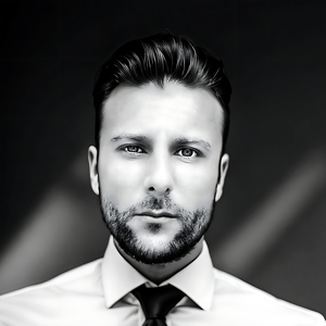 Kırmızı Var Dudağında