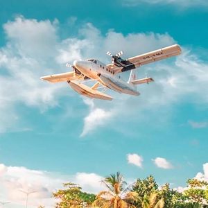 遇见你后的雨天，都有人为我撑伞