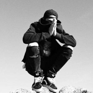 TRUE L°VE FALSE ID•LS