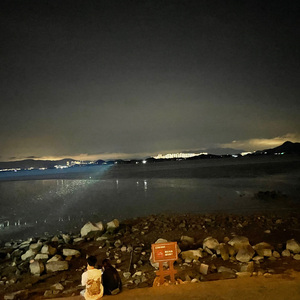 迷失在空虚的世界 伴奏