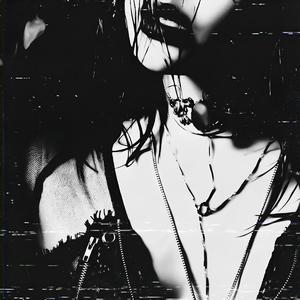 не стесняется