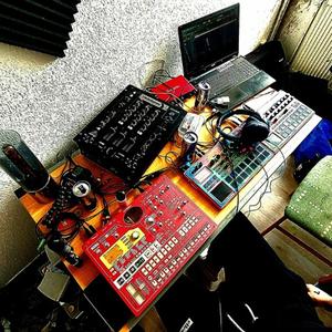 2 Mansfelder 3 Korgs 1 Mixer