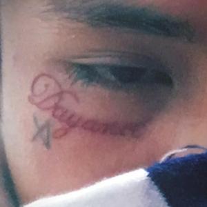 A poca luz (feat. Scar Prettyblood)