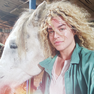 פשוטים עם חיוך