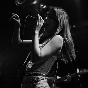 Selin Bir de Bana Sor