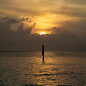 우주를 헤메고 있는 나를 잡아줘