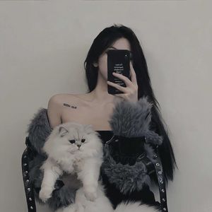 皎如玉树临风前