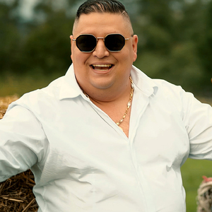 Piros rozsát adok én a szíved ért