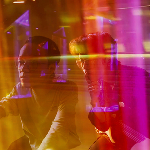 Không giống những đôi chân chạm mặt đất (Live Session)