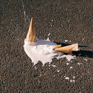 跟悲伤结了帐（emo）