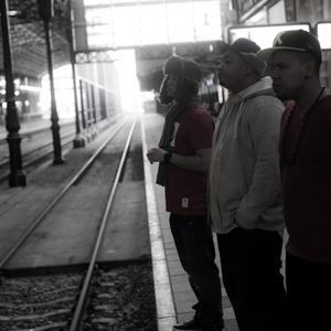 Doolhof (feat. Dox Kenzo, Omega Gomez & BildD Zuzzuguh)