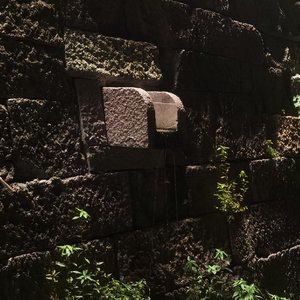 爱是共同撑一把漏雨的伞