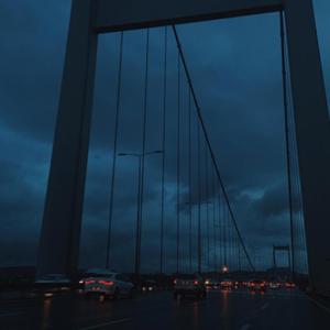 Gölgeler Düşerken