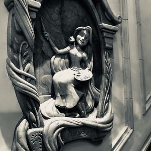 他吃不起迪士尼里饭盒