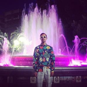 Intro (feat. Papi Mikey Dinero)