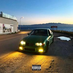 bi’ köşede sızdım