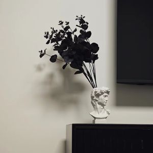 浪漫埋入地下，脑袋里开满花