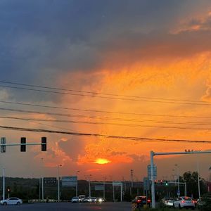 老茶摊的慢时光