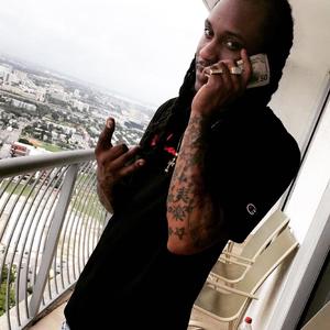 Molly (feat. Oso Gunner, Trap Fuego & Robby Red)